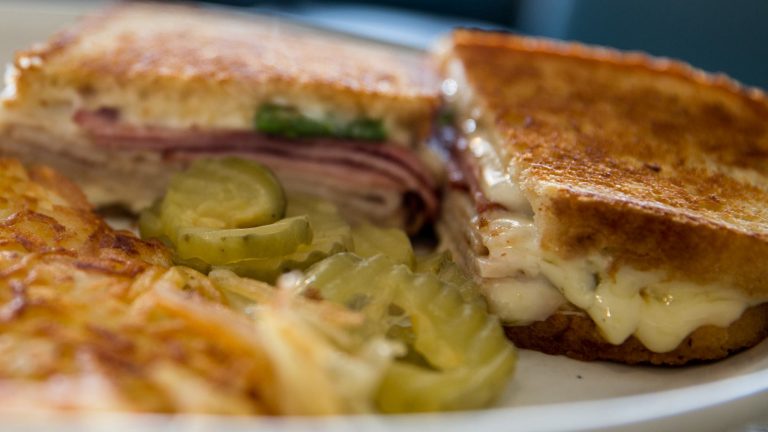 1-bobbies-cafe-grilled-ham-cheese